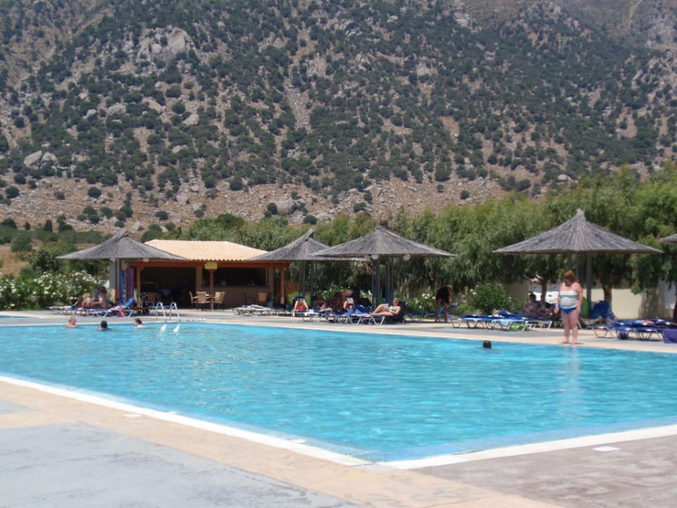 Einer der drei Pools Akti Beach Club