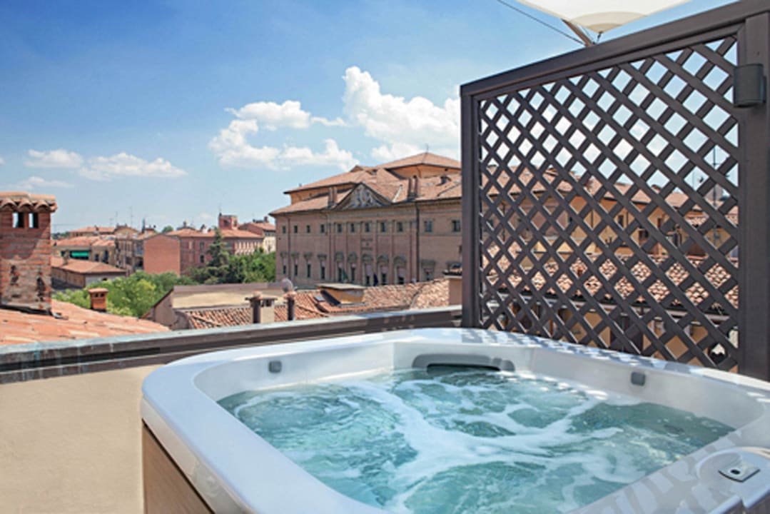 Roof Top Jacuzzi Hotel Touring