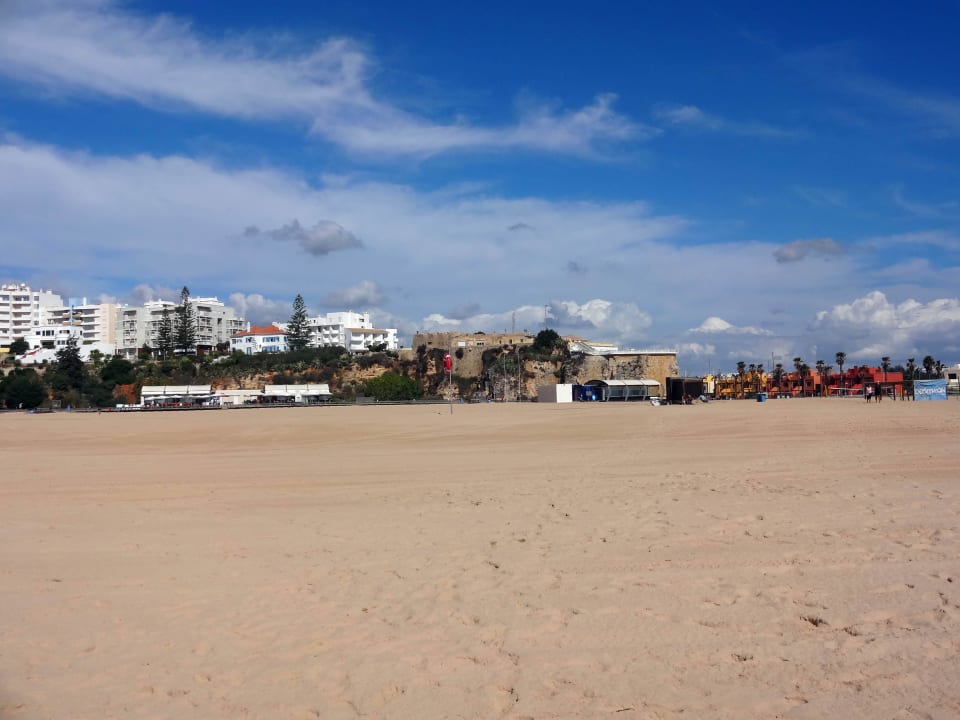 Blick auf Promenade und Stadt NH Marina Portimão Resort