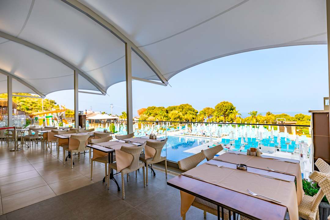 Gastro Ramada Resort Kusadasi & Golf