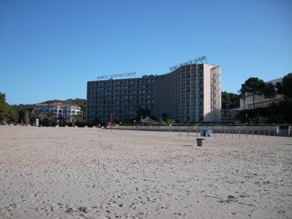 Blick auf das Hotel vom Strand Hotel Vibra Beverly Playa