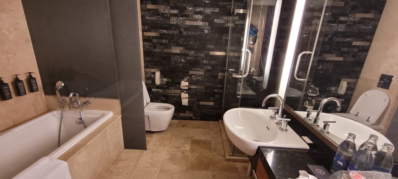 Zimmer Royal Orchid Sheraton Hotel & Towers