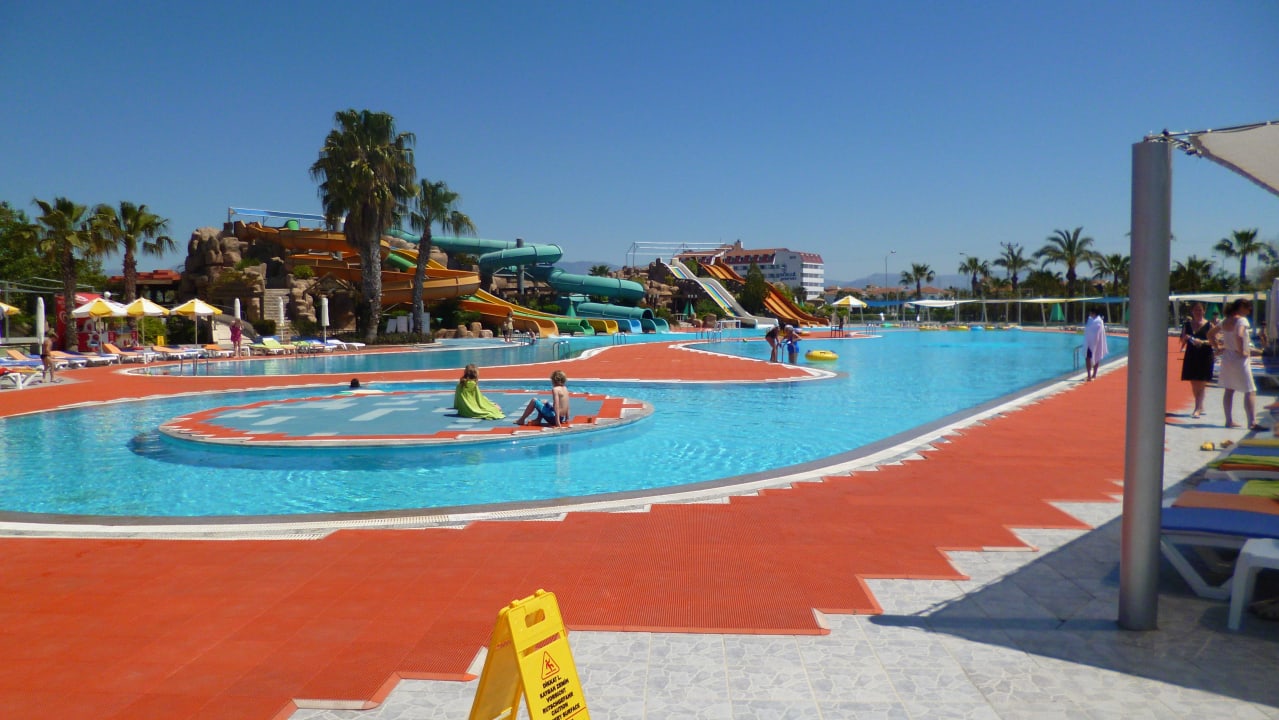 Noch mehr Aqua-Park,kleine Insel VONRESORT Golden Coast