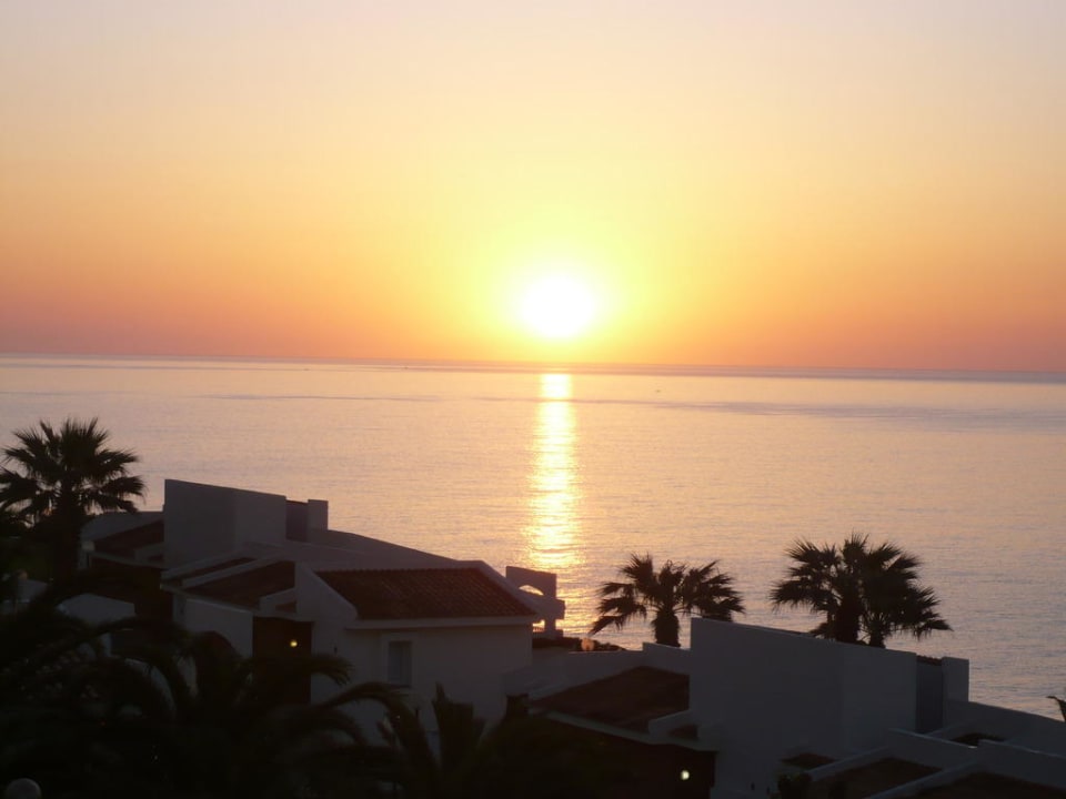 Sonnenaufgang vom Hotelzimmer aus blau punta reina