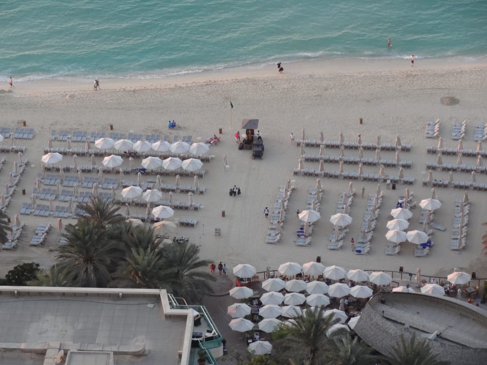 Blick auf den Starnd Hilton Dubai The Walk