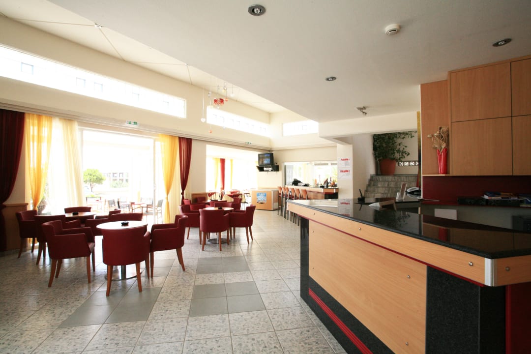 Lobby Hotel-Apartments Irinna