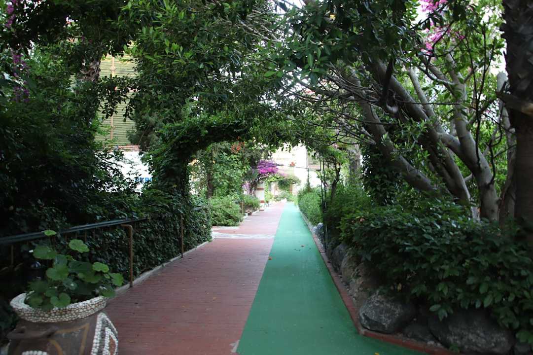 Gartenanlage Hotel Defne Dream