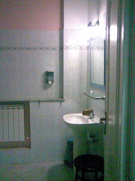 Waschbecken im Bad- Etagendusche Hotel Chopin