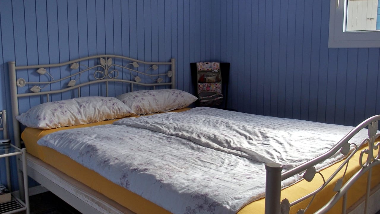 Winziges Schlafzimmer Marina d'Erba Rossa