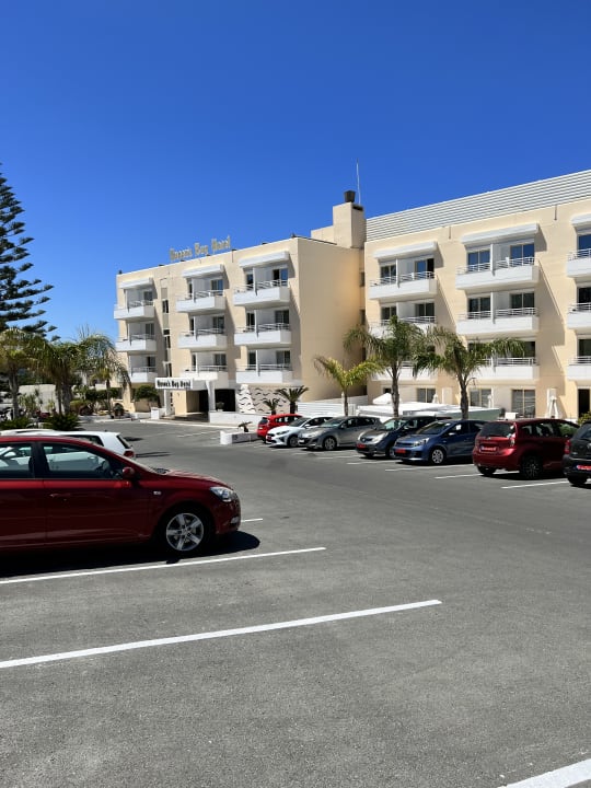 Außenansicht Queen's Bay Hotel