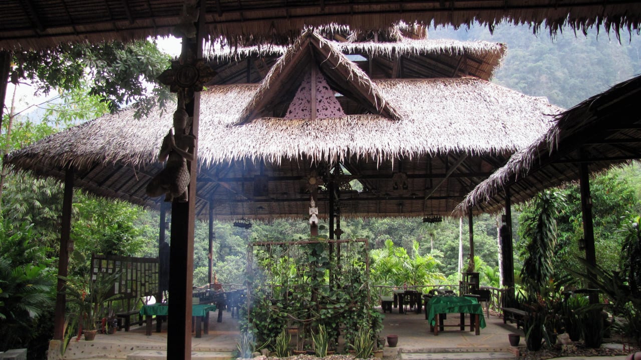 Offenes Haupthaus mit Feuerstelle Elephant Hills