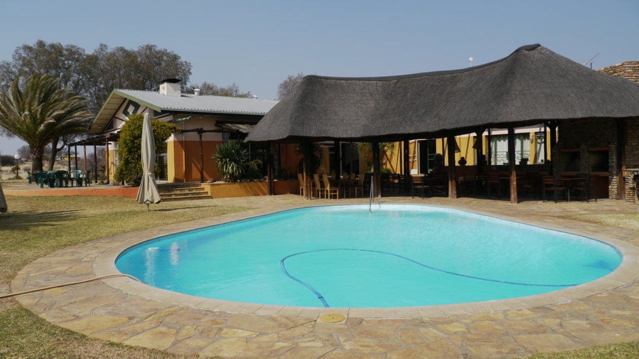 Am Pool Hotel Auas Game