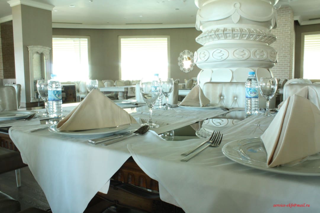 Ресторан Густо Hotel Delphin Imperial