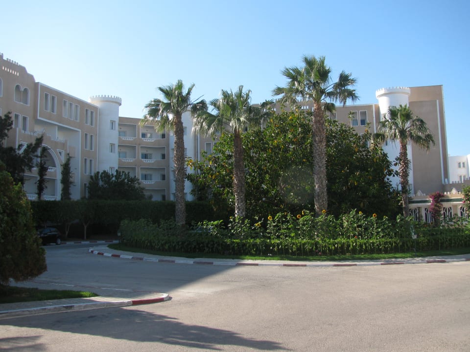 Vor dem Eingang Mahdia Beach & Aquapark