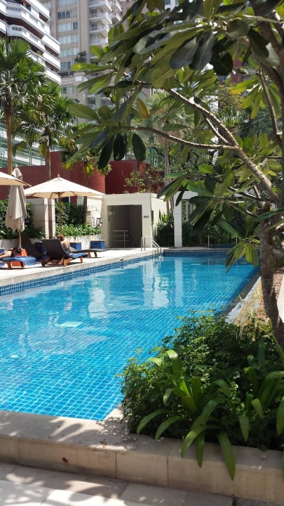 Pool am dach Hotel Courtyard By Marriott Bangkok