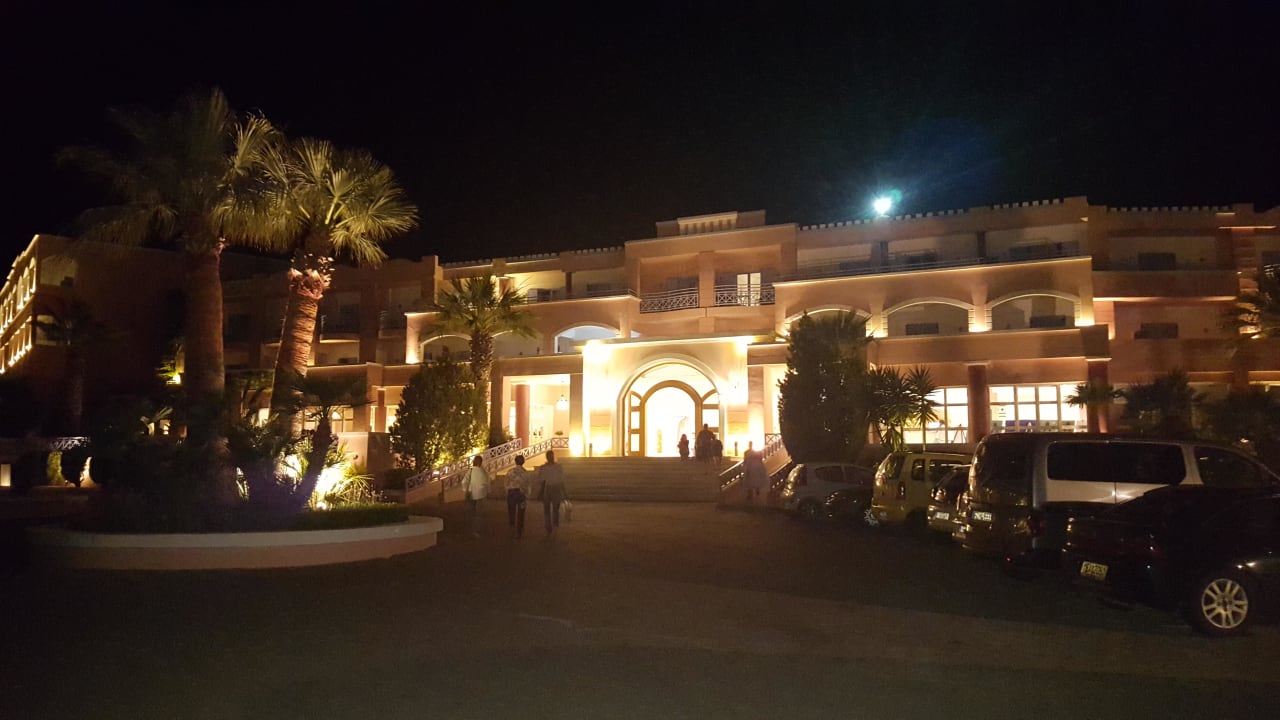 Blick auf den Haupteingang  Mitsis Rodos Village
