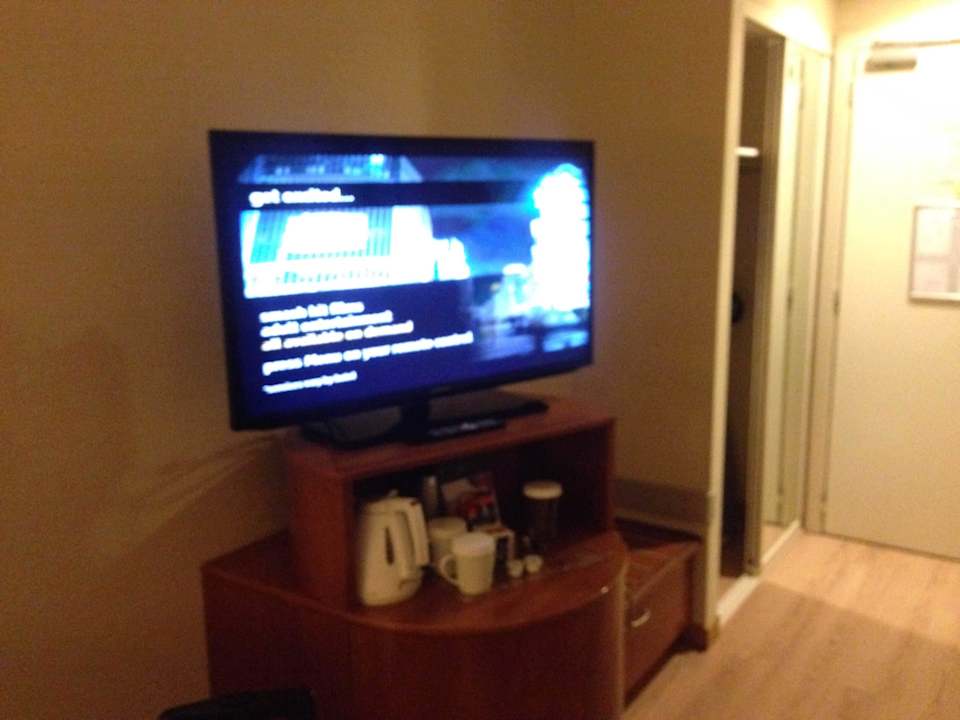 TV und Kaffee/Wasserkocher Hilton Rome Airport