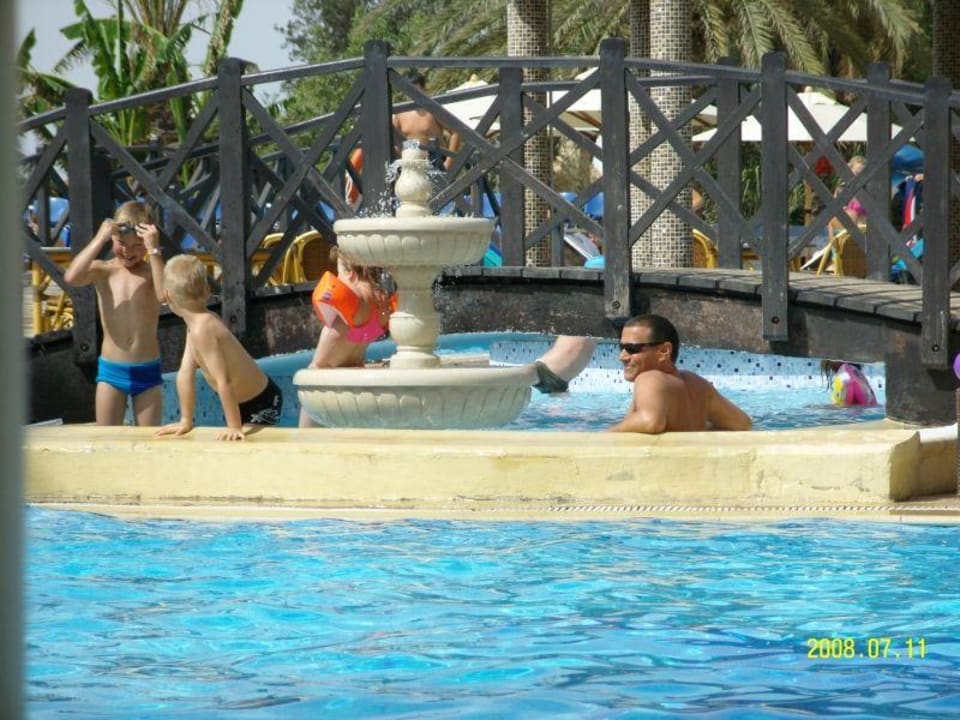 Fontanna w basenie Hotel Paradis Palace