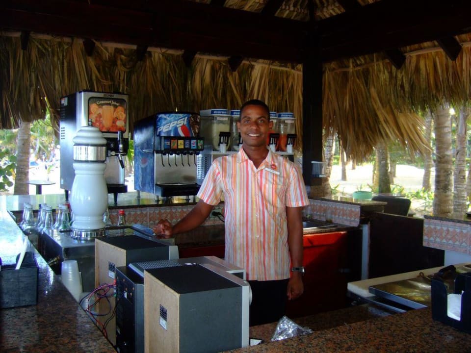 Eladio in der Strandbar Hotel Riu Palace Macao - Adults only