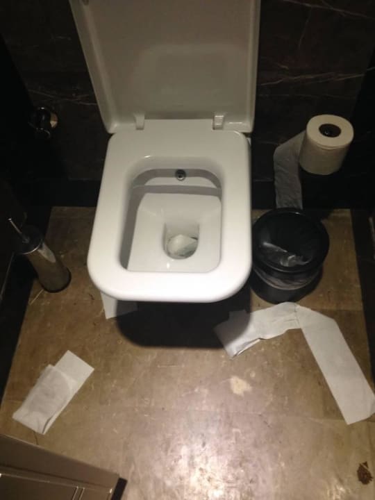 Toilette neben Restaurant Crystal Waterworld