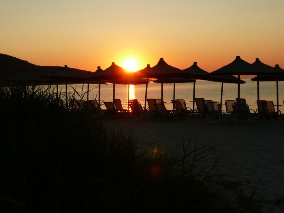 Sonnenaufgang am Hotel-Strand Alexandra Golden Boutique - Adults only