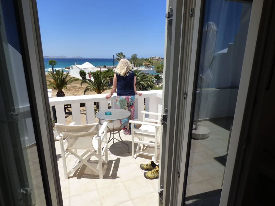Vom Zimmer aus auf den Balkon, Blick auf das Meer Villa Naxia Studios
