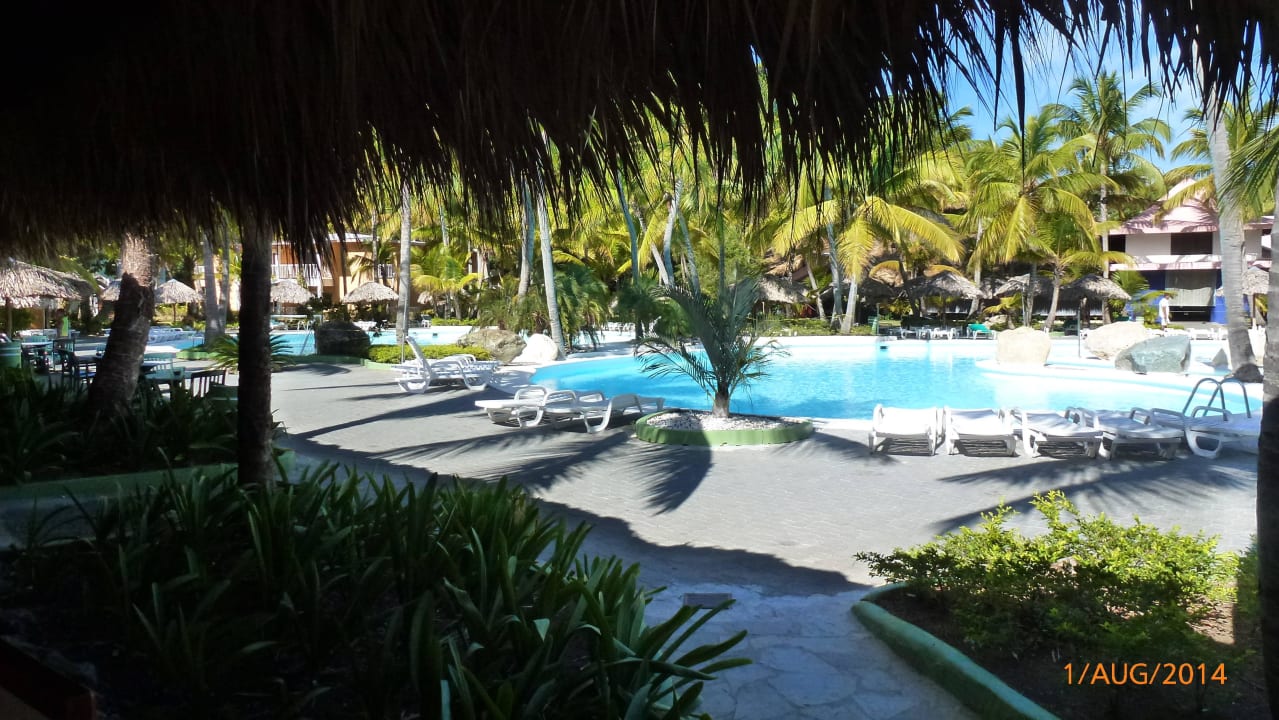 Pool im Merengue-Club Playabachata Hotel