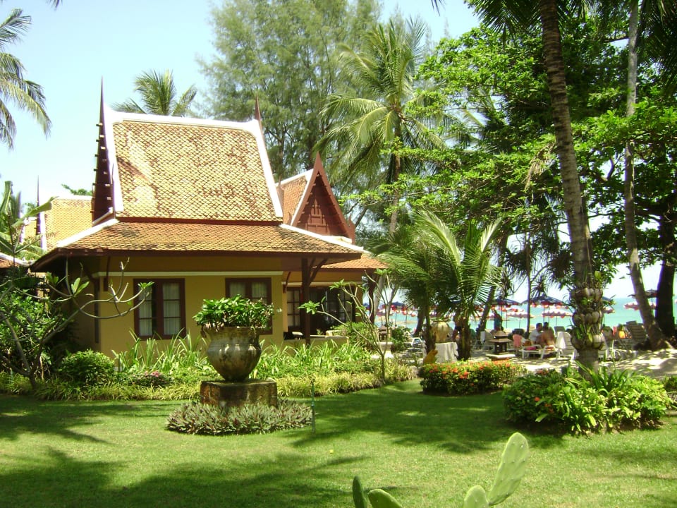 Gleich danach ist der Strand The Fair House Beach Resort