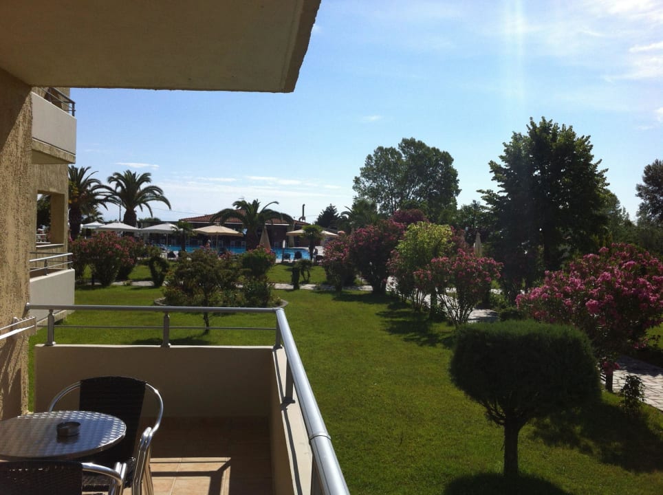 Blick vom Zimmer auf den Pool alltoura Club Hotel Poseidon Palace