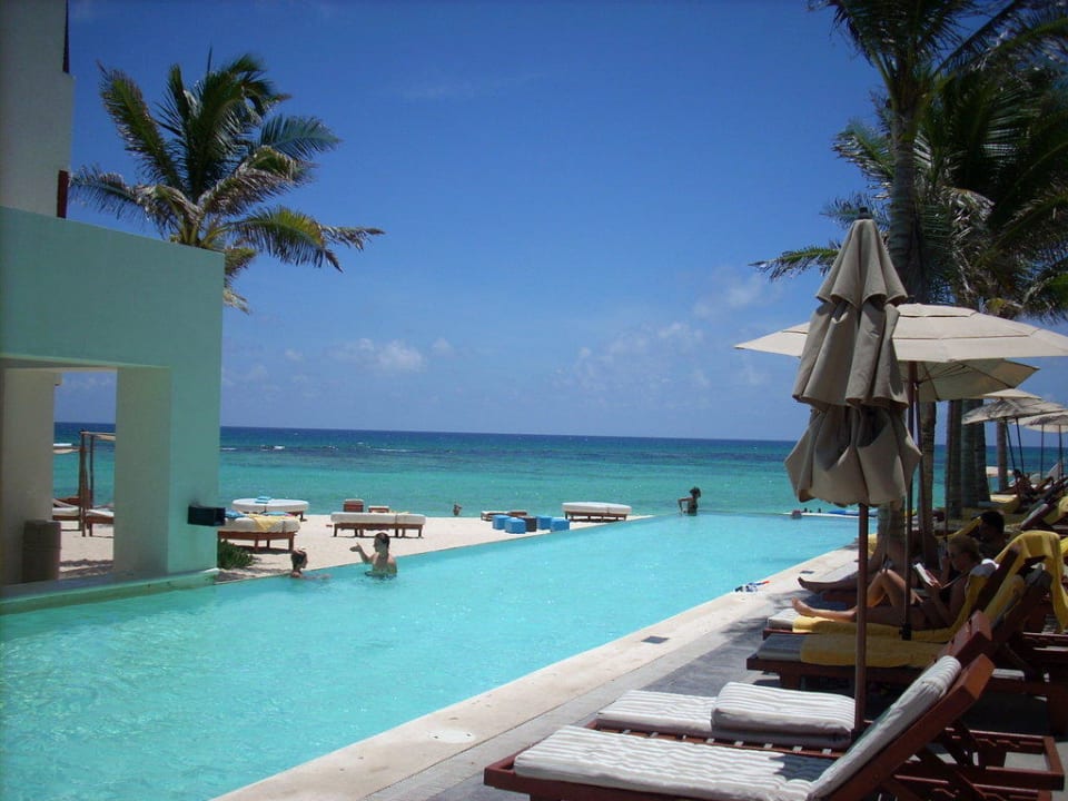 Pool zwischen Lobby und Zimmern Grand Oasis Tulum Riviera - All Inclusive
