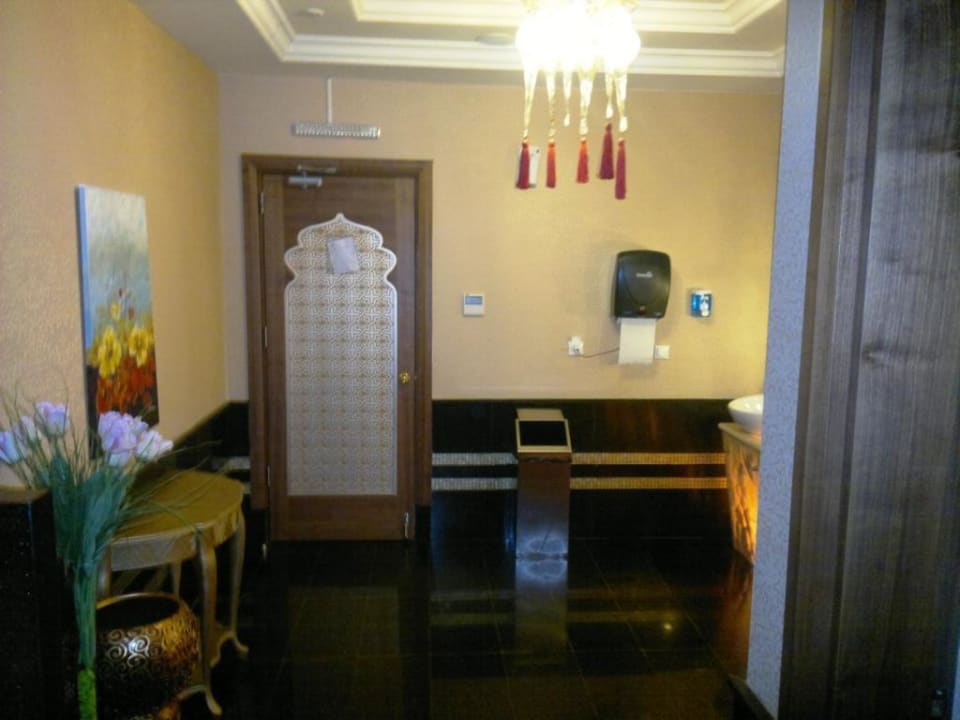 WC-Bereiche Männer im Hotel Diamond Excellence Resort & Spa