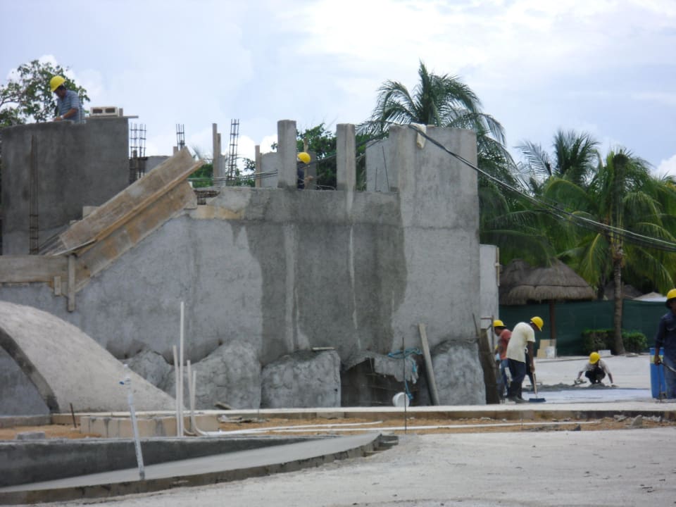 Rutschenturm im neuen Kinderpool Grand Palladium Kantenah Resort & Spa