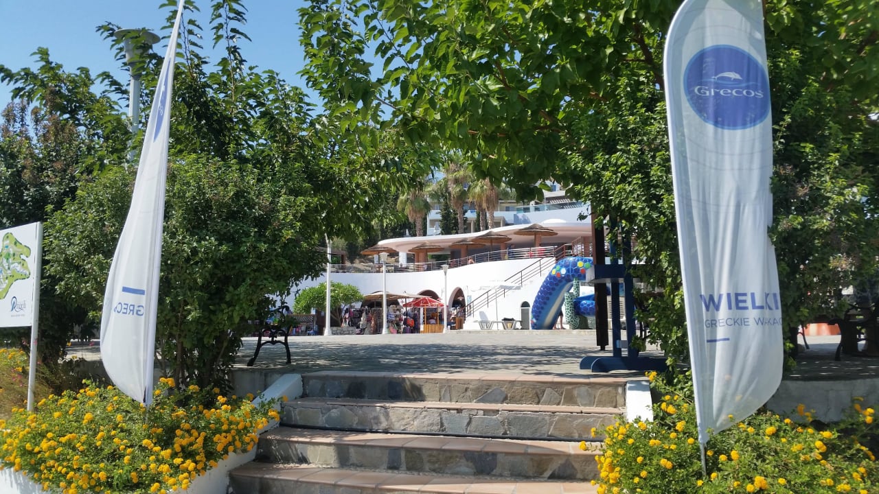 Fußweg durch die Anlage alltoura Club Hotel Porto Angeli Beach Resort