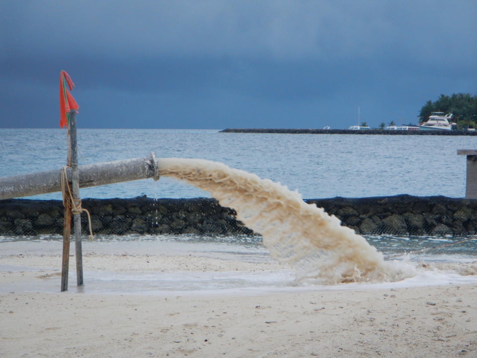 Dunkle Wolken Kuramathi Maldives