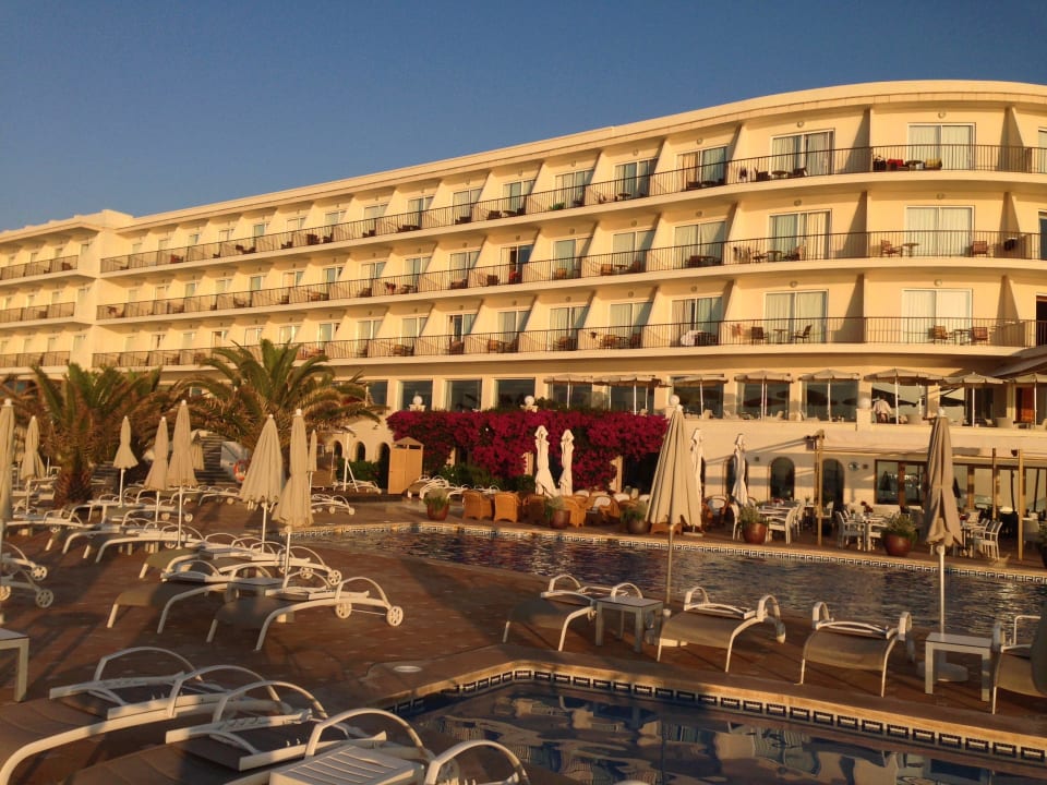 Blick auf den Meerwasserpool und das tolle Hotel Grupotel Aguait Resort & Spa - Adults only