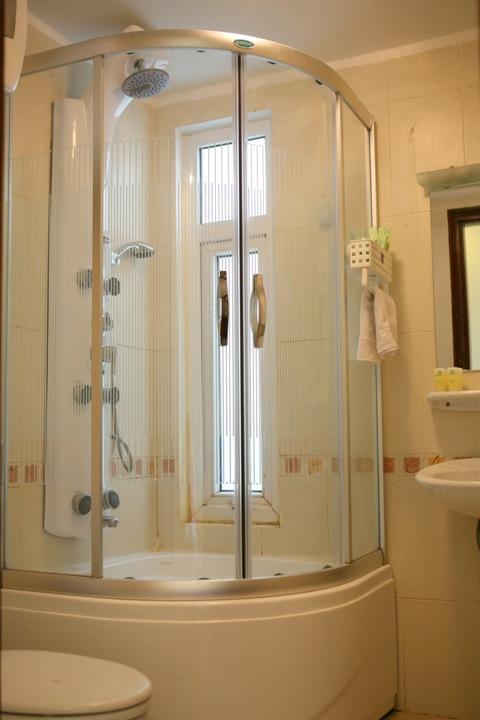 Private bathroom Hanoi La Selva Hotel