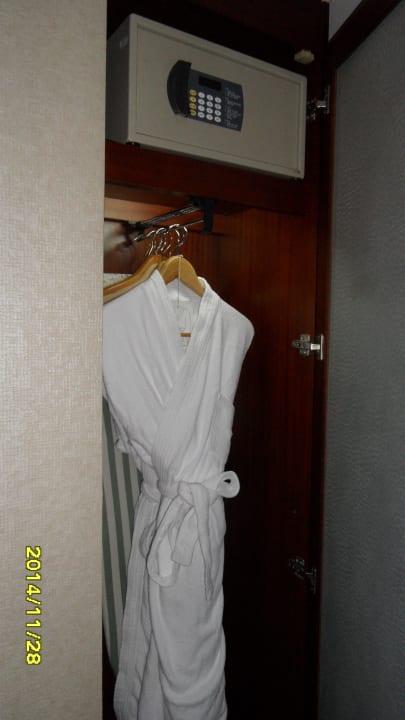 Kleiderschrank mit Safe Hotel Rendezvous Merry Shanghai