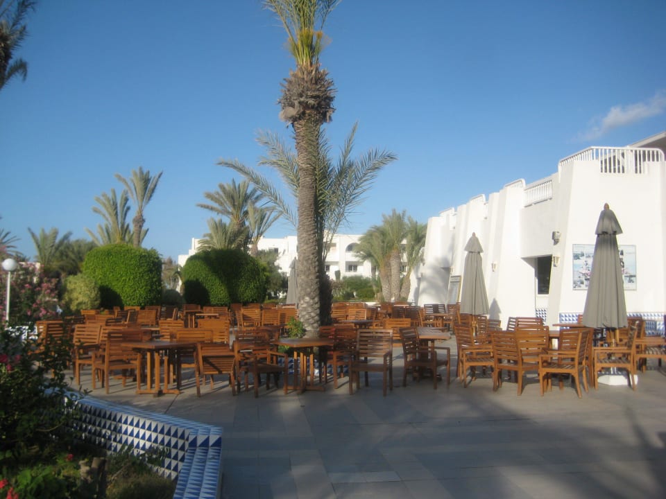 Außenterrasse der Bar Hotel El Mouradi Djerba Menzel