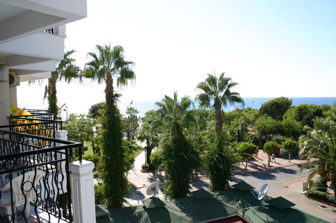 Blick vom Balkon Richtung Strand Riviera Hotel & Spa