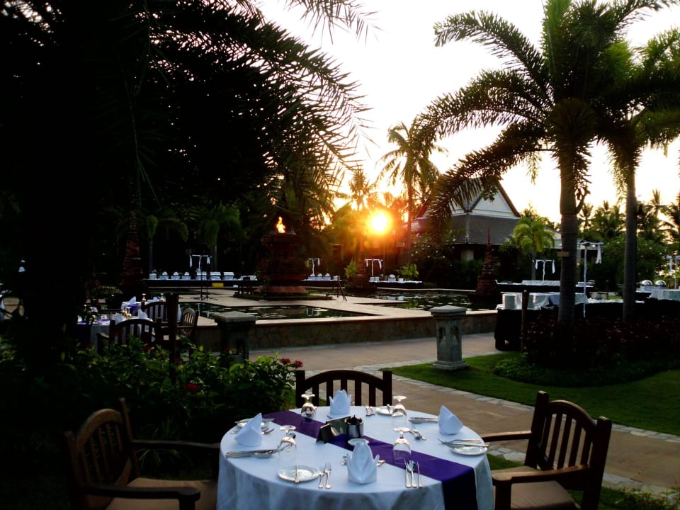 Internationales Buffet im Hauptrestaurant ROBINSON KHAO LAK