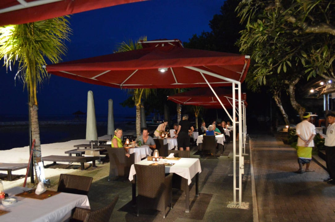 Am Abend Villa Shanti Beach