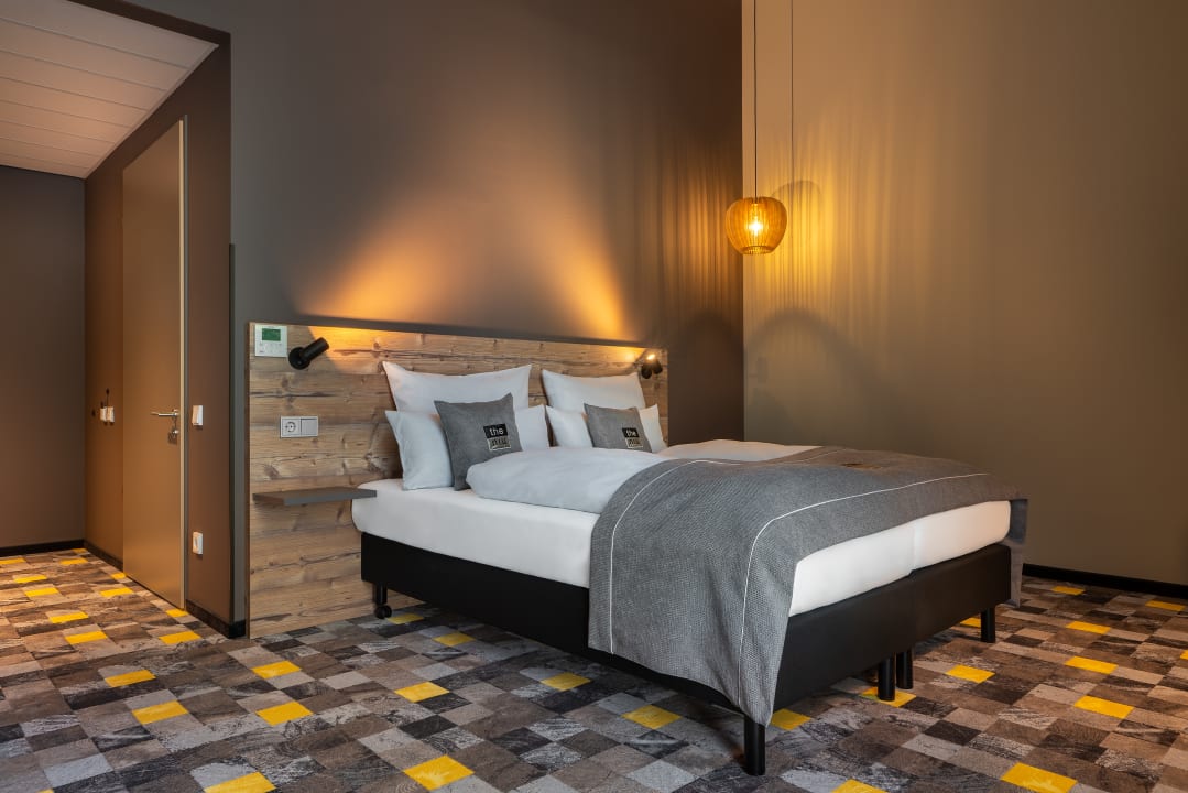 Zimmer Holiday Inn - the niu, Timber Esslingen