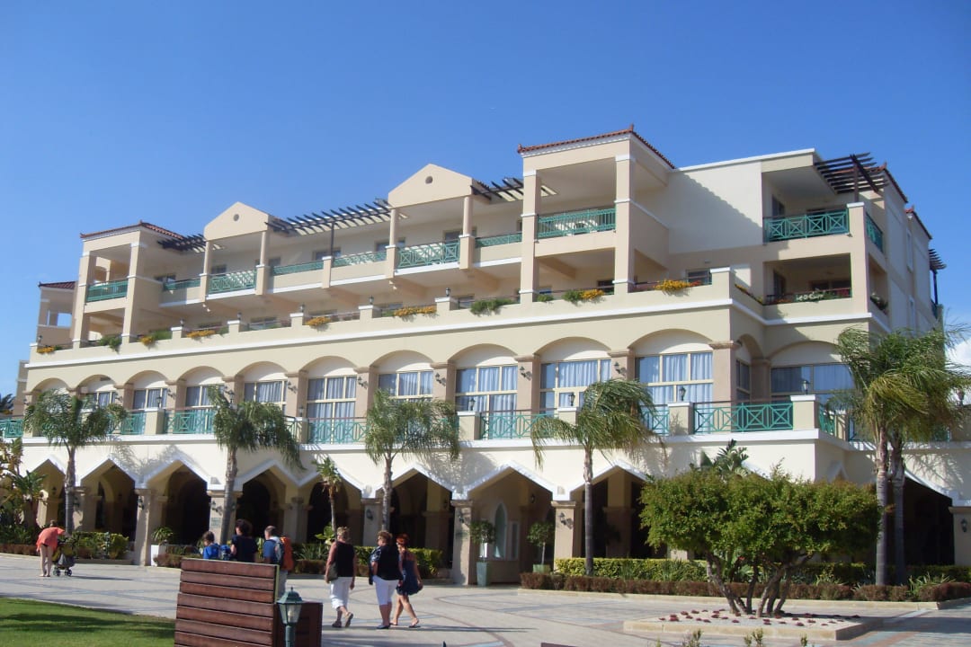 Das Hauptgebäude mit Essensraum und Restaurant  Lindos Princess Beach Resort & Spa