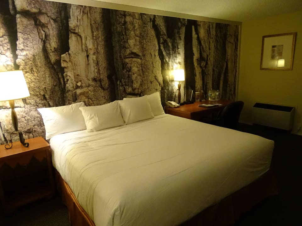 Bett Coast Canmore Hotel & Conference Centre