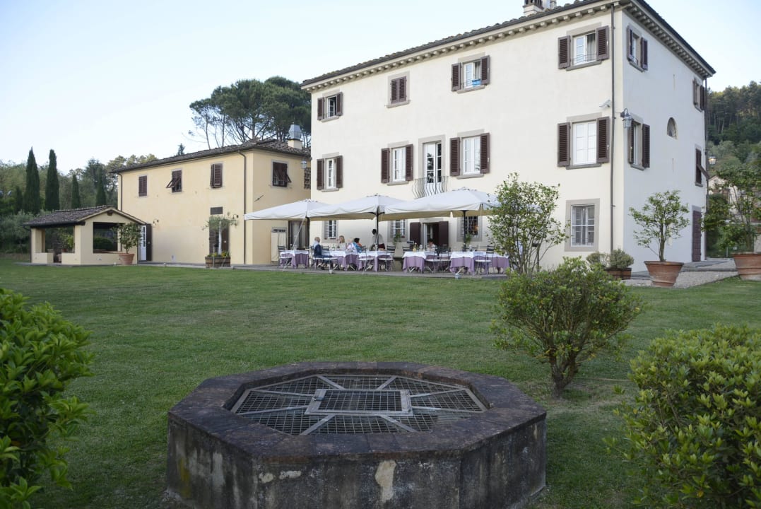 Aussenansicht vom Garten zum Restaurant Albergo Villa Marta