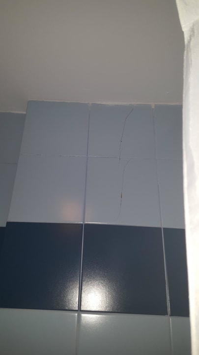 Heruntergekommenes Bad  Servatur Alameda de Jandía