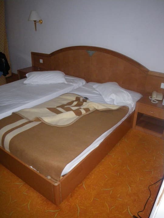 Fleckiger und schmutziger Teppich Hotel El Mouradi Palm Marina