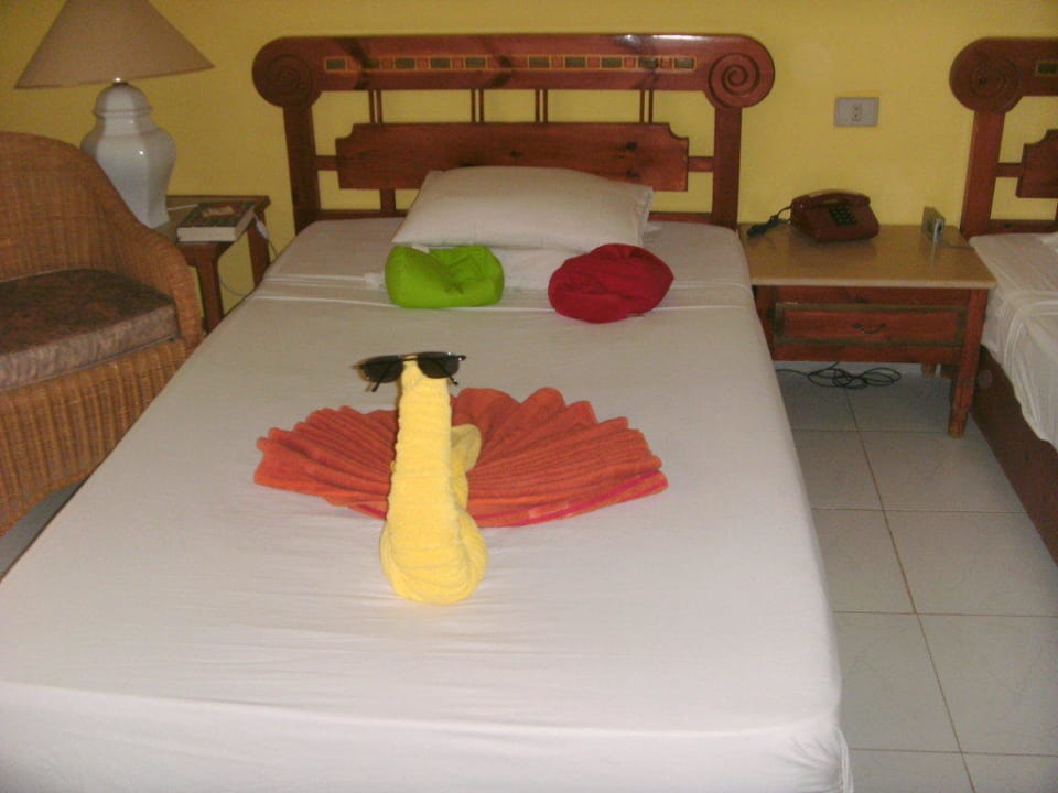 die Handtuchkunst der Roomboys. Bel Air Azur Resort - Adults only