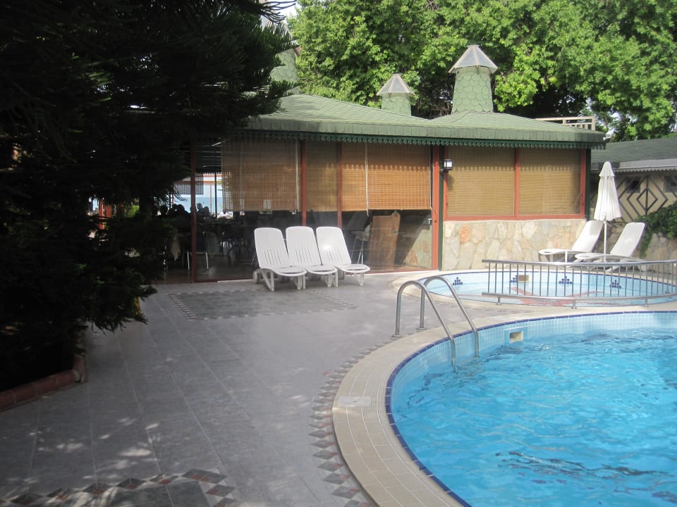 Gang von Rezeption zum Restaurant/Strand Side Bay Hotel