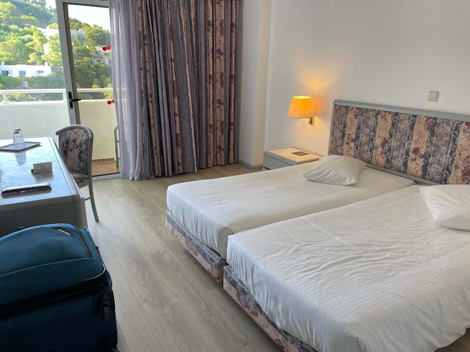 Zimmer Esperides Beach Resort